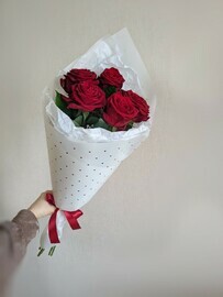 Букет из красных высоких роз 70 см
