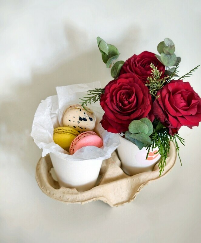 Подарочный набор из печенья и цветов в стаканчиках «Мини комплимент», стандартный