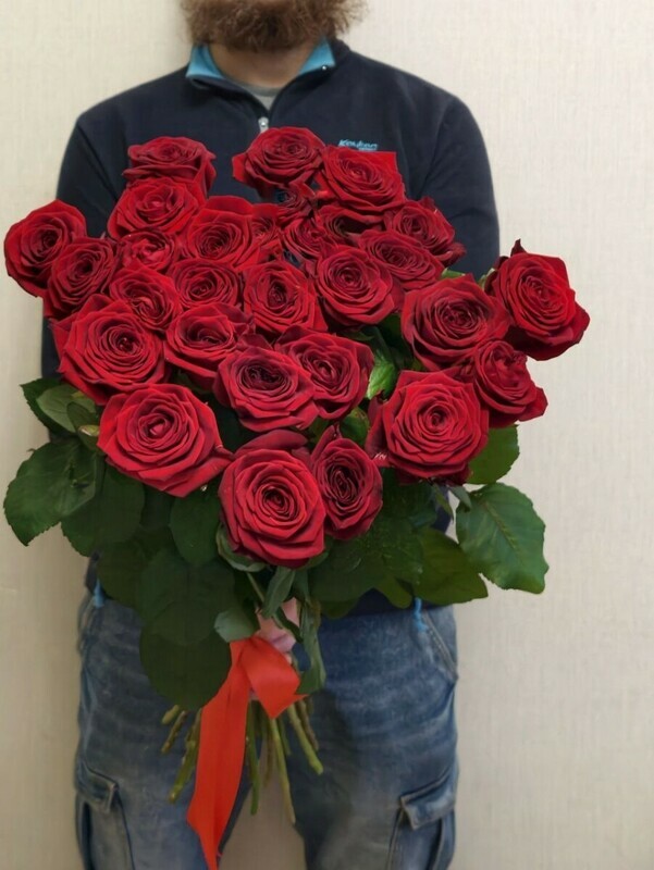 Красные розы с лентой, премиум