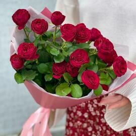 Моно букет из красных кустовых 3