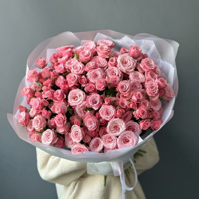 SHikarnij buket s kustovimi rozami, standart