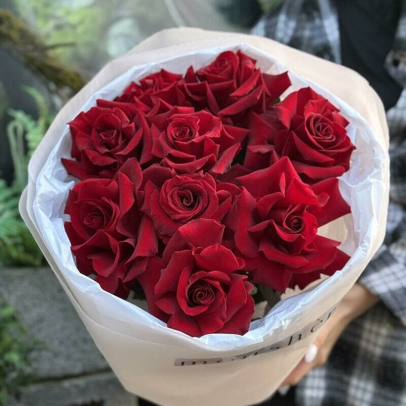 LOVE RED / 9 красных роз, стандартный