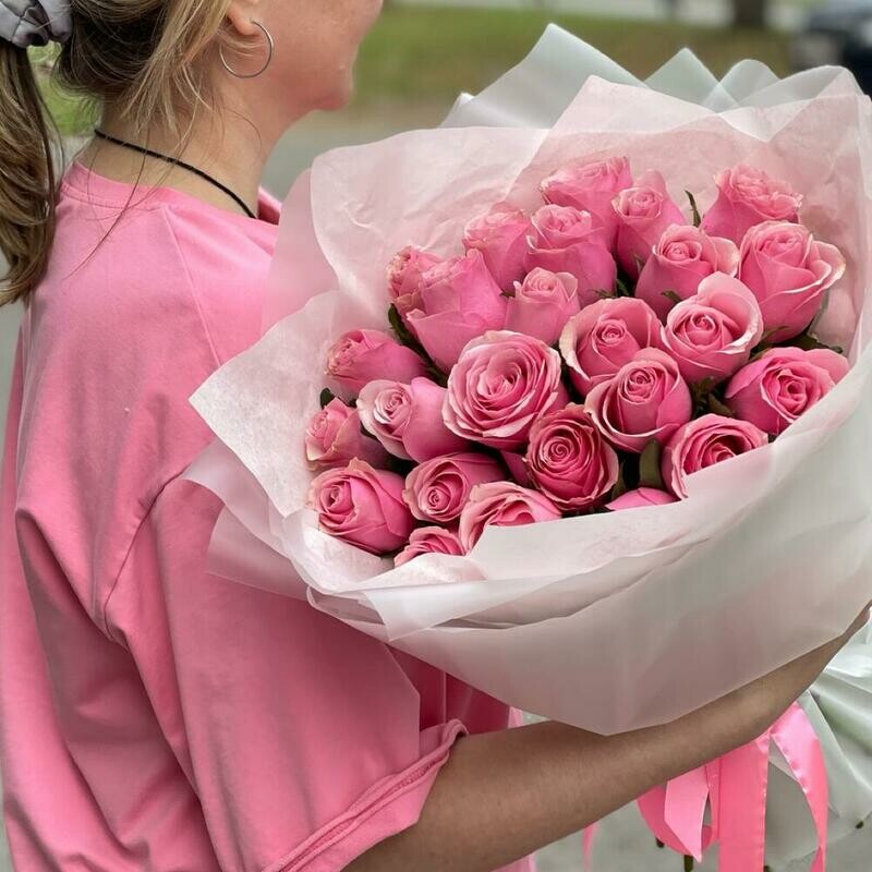 Моно букет розовые розы Кения 25, стандартный