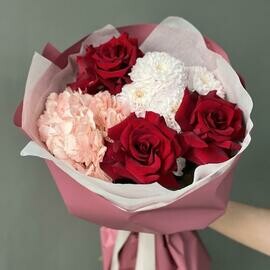 Букет «Красные французские розы Кармэн»