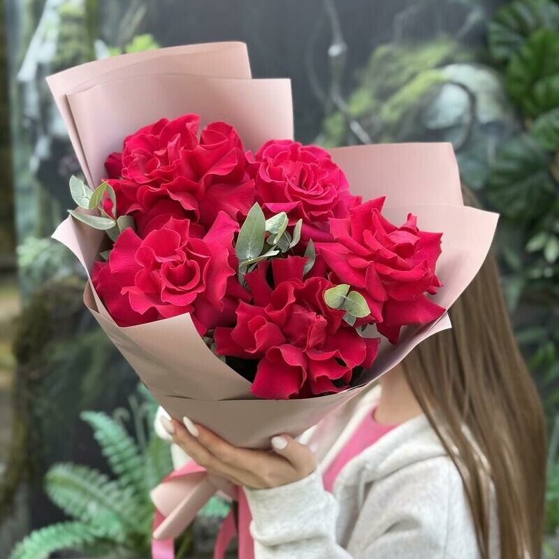 Букет «Яркая девочка» с розами, стандартный