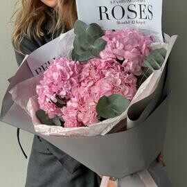 Mono buket iz rozovih gortenzij Kolumbiya