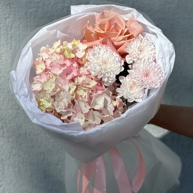 Милый букет с воздушной Гортензией , стандартный