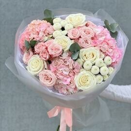 Avtorskij nezhno rozovij buket