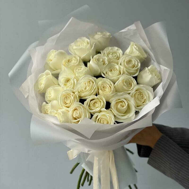 Моно букет из белых роз 25, стандартный