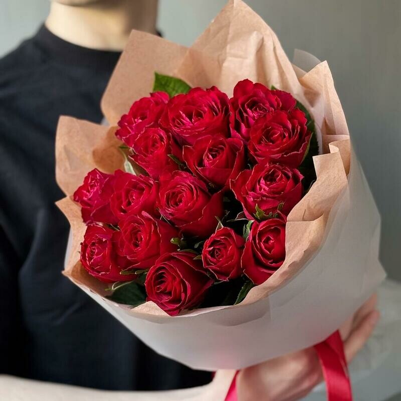 Стойкий букет с 15 розами «Килиманджаро», стандартный