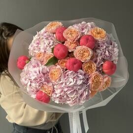 Buket «Coral Charm» | pion, kustovaya roza «Tendresse»- gortenziya 2