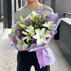 Букет с лилиями