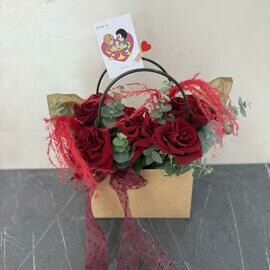 Корзина с цветамиLove