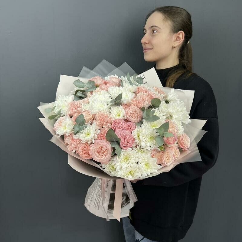 Нежный букет с кустовыми пион розами «Кимбирли» (размер М), нежный букет с кустовыми пион розами «кимбирли» (размер м)