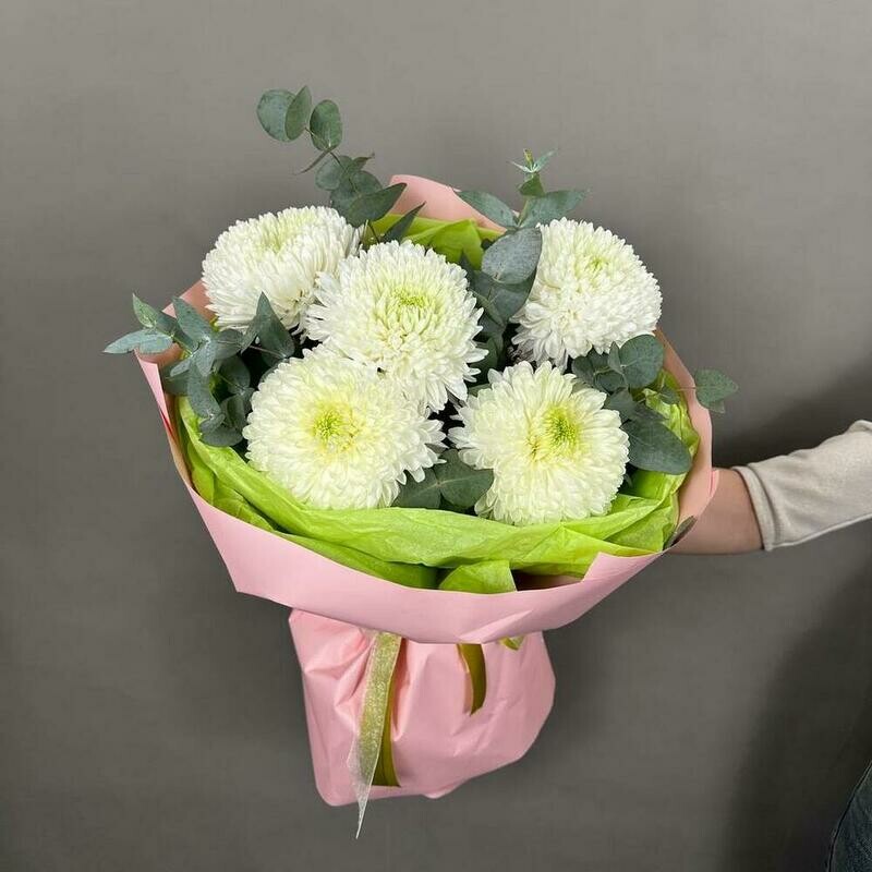 Buket s hrizantemoj i evkaliptom, standart