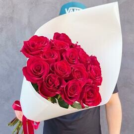 Buket iz 15 krasnih roz Ekvador Eksplorer