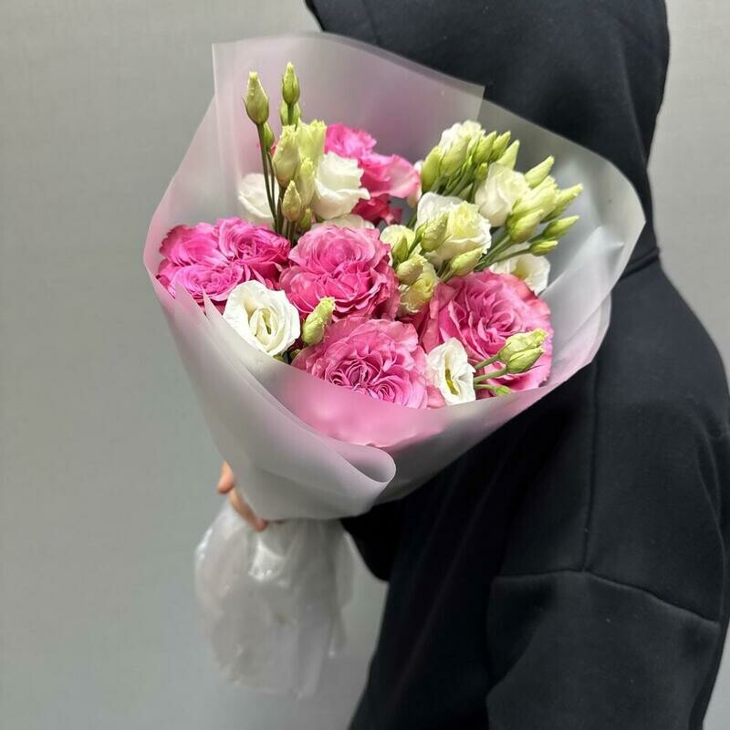 Пионовидные розы с эустомой, стандартный