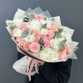 Нежный букет с кустовыми пион розами «Кимбирли»