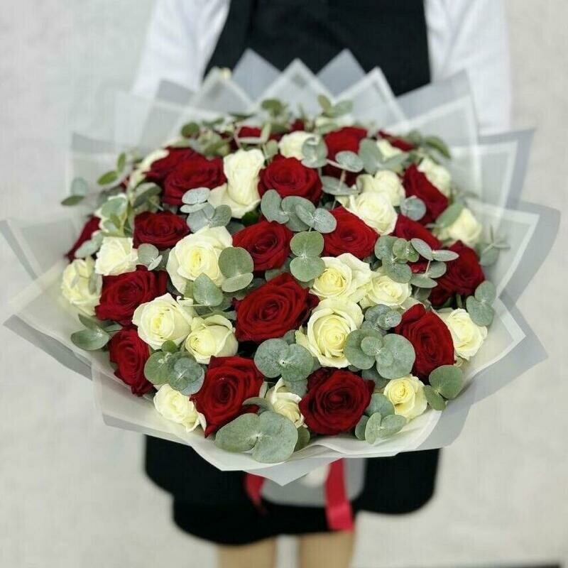 Букет из 51 розы с эвкалиптом, букет Микс живых цветов, букет из 51 розы с эвкалиптом, букет микс живых цветов