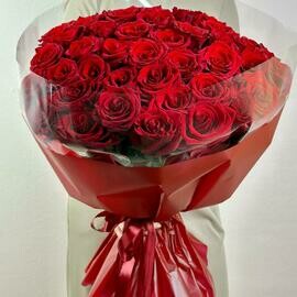 Большой букет из 51 красной розы