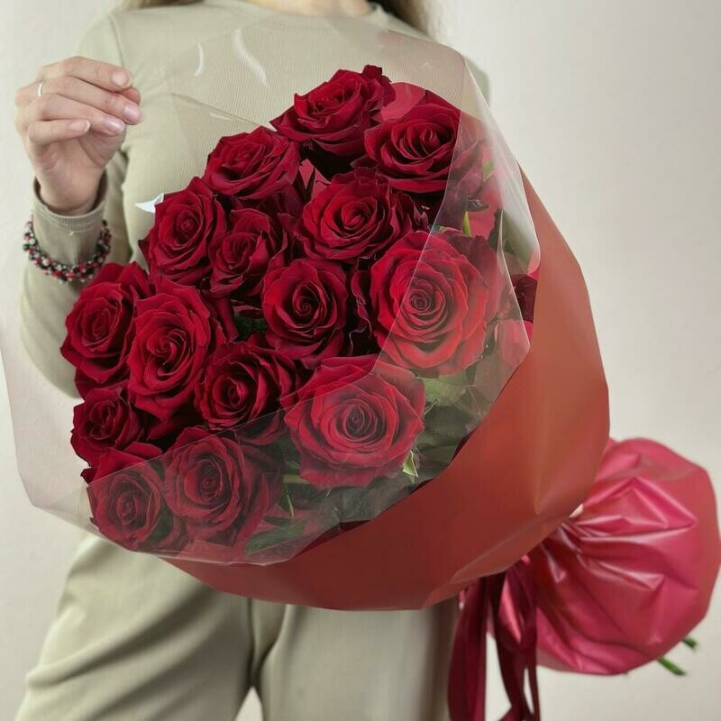 Классический букет из 15 красных роз, классический букет из 15 красных роз