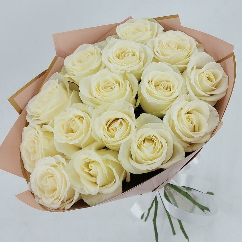 15 belih roz s oformleniem, 15 belih roz s oformleniem