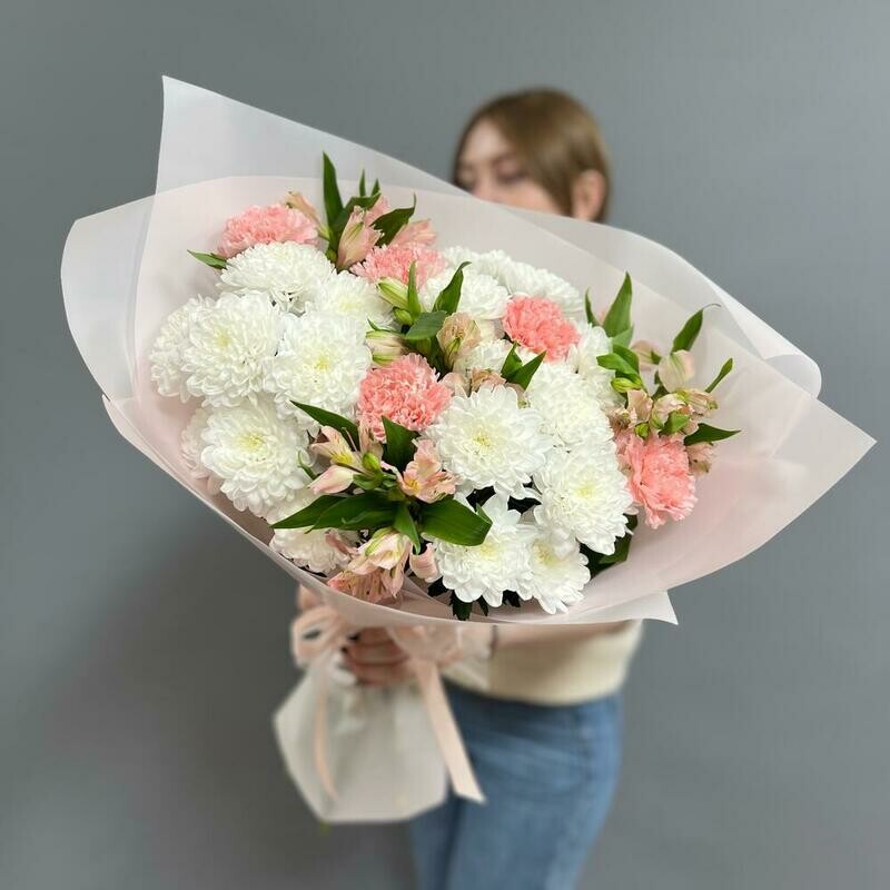 Объемный букет из хризантем, альстромерий и диантусов, стандартный