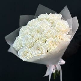 Букет из 15 белых пионовидных роз
