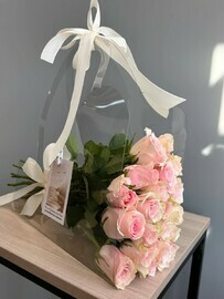 21 импортная роза в сумочке