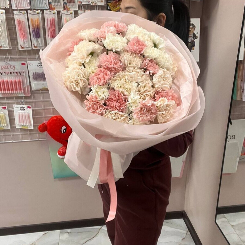 stojkij buket iz diantusov, gvozdiki