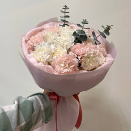 букет диантусов с эвкалиптом