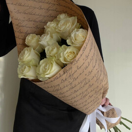 Buket gollandskih roz v krafte