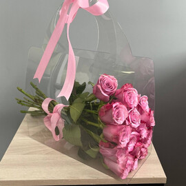 15 роз в сумке