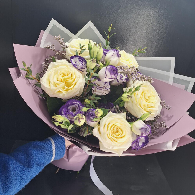 Сборный с розой и эустомой, стандартный