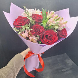 Roza s al_stromeriej