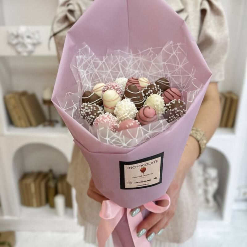 Klubnichnaya radost_, buket iz klubniki v shokolade