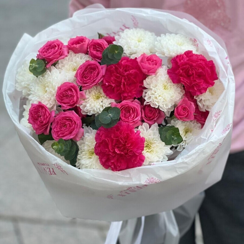 Bouquet of bush roses , standart