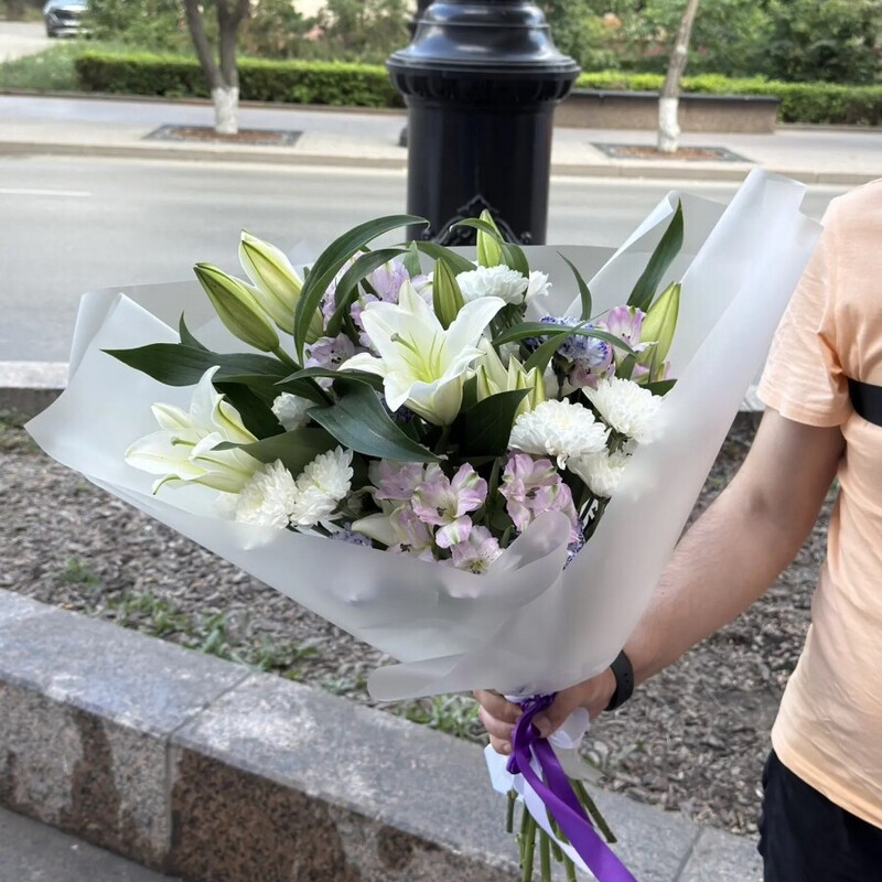 Букет с белой лилией, премиум