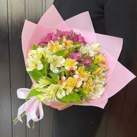 Букет из 9 нежных альстромерий