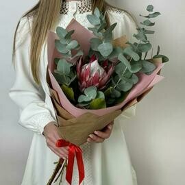Букет из Королевской Протеи с эвкалиптом