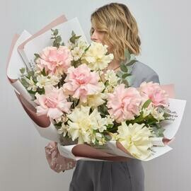 Vozdushnij buket s al_stromeriyami i frantcuzskimi rozami