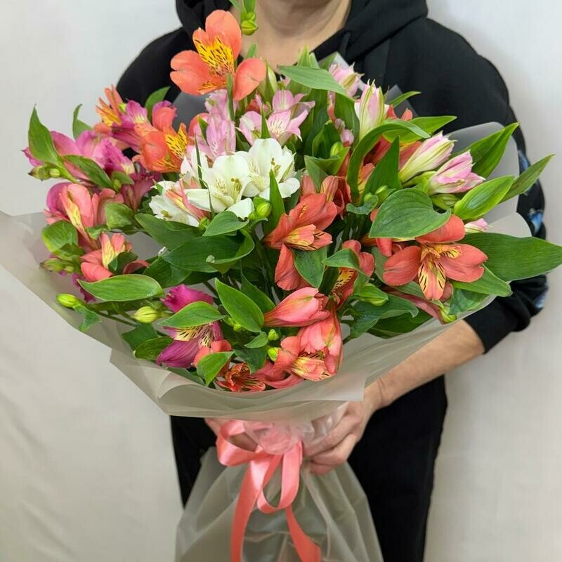 Buket yarkih al_stromerij miks, standart