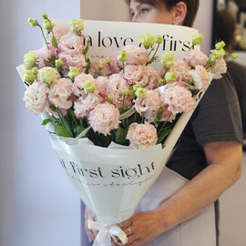 Buket "Kruzhevnaya eustoma"