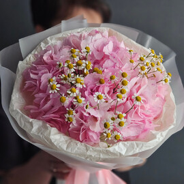 Букет "Розовая гортензия с ромашкой"