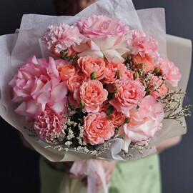 Букет "Нежность в каждом лепестке" (кустовые пионовидные розы Джульетта, французские розы Эсперанса)