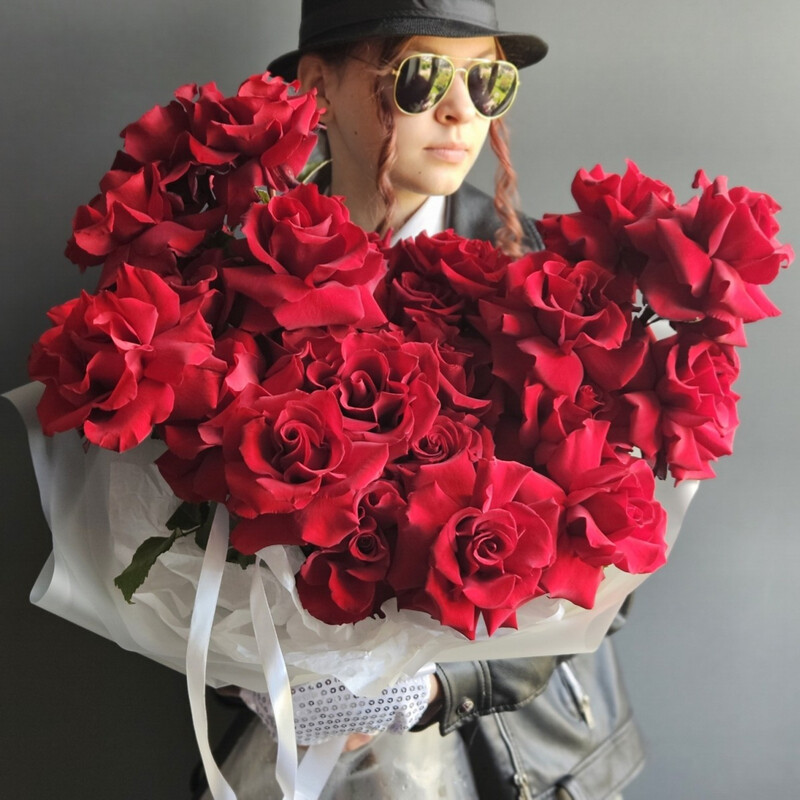 Bouquet of French roses "Red Velvet", 25 roz