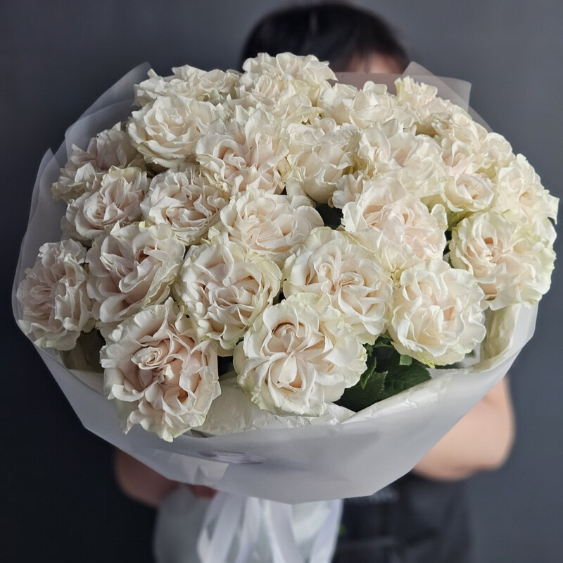 Buket "Kruzhevnie rozi", 25 roz