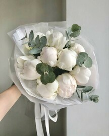 Букет из 9 пионов 