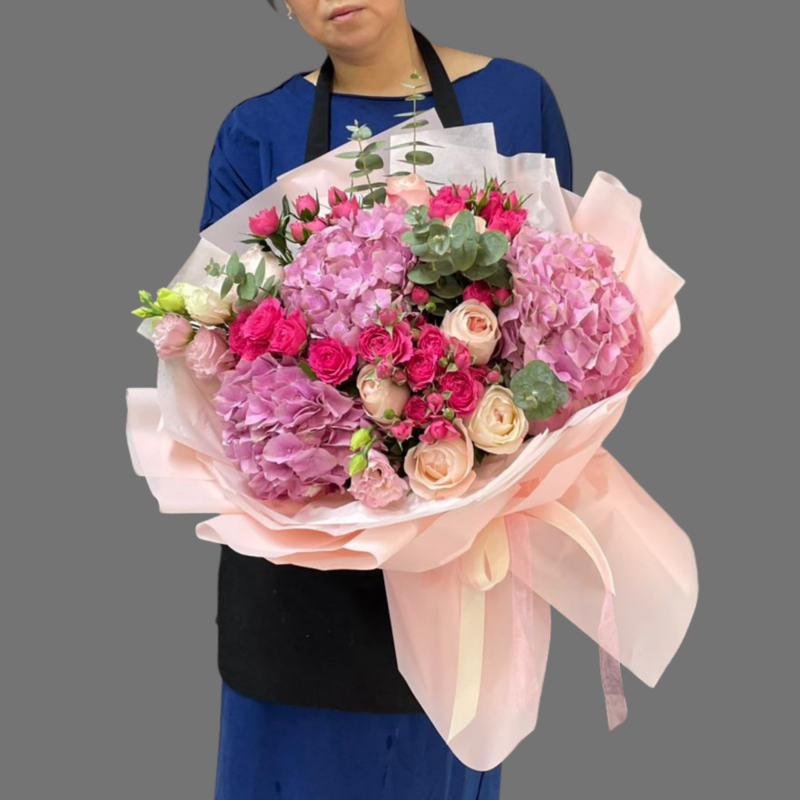Buket «Rozovoe oblako» — gortenzii, rozi i liziantusi, premium