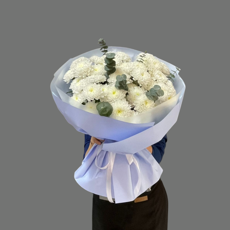 Букет «Лёгкость и уют» — 7 кустовых хризантем с эвкалиптом, стандартный